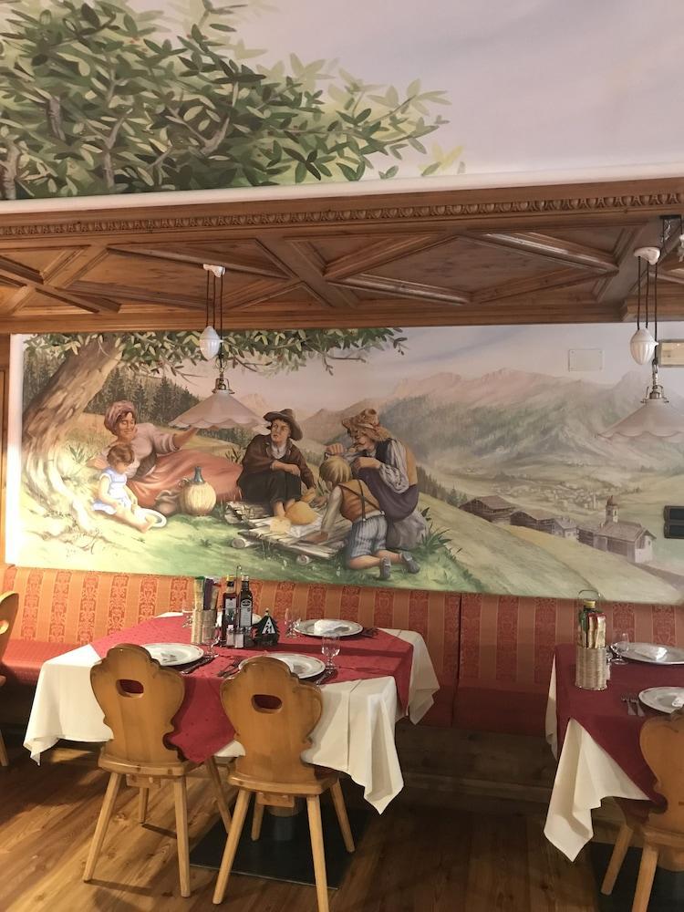 Hotel Piedibosco モエナ エクステリア 写真