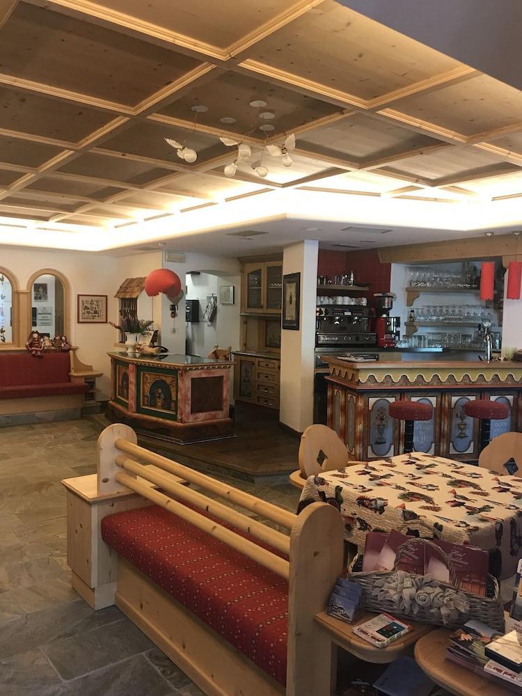 Hotel Piedibosco モエナ エクステリア 写真