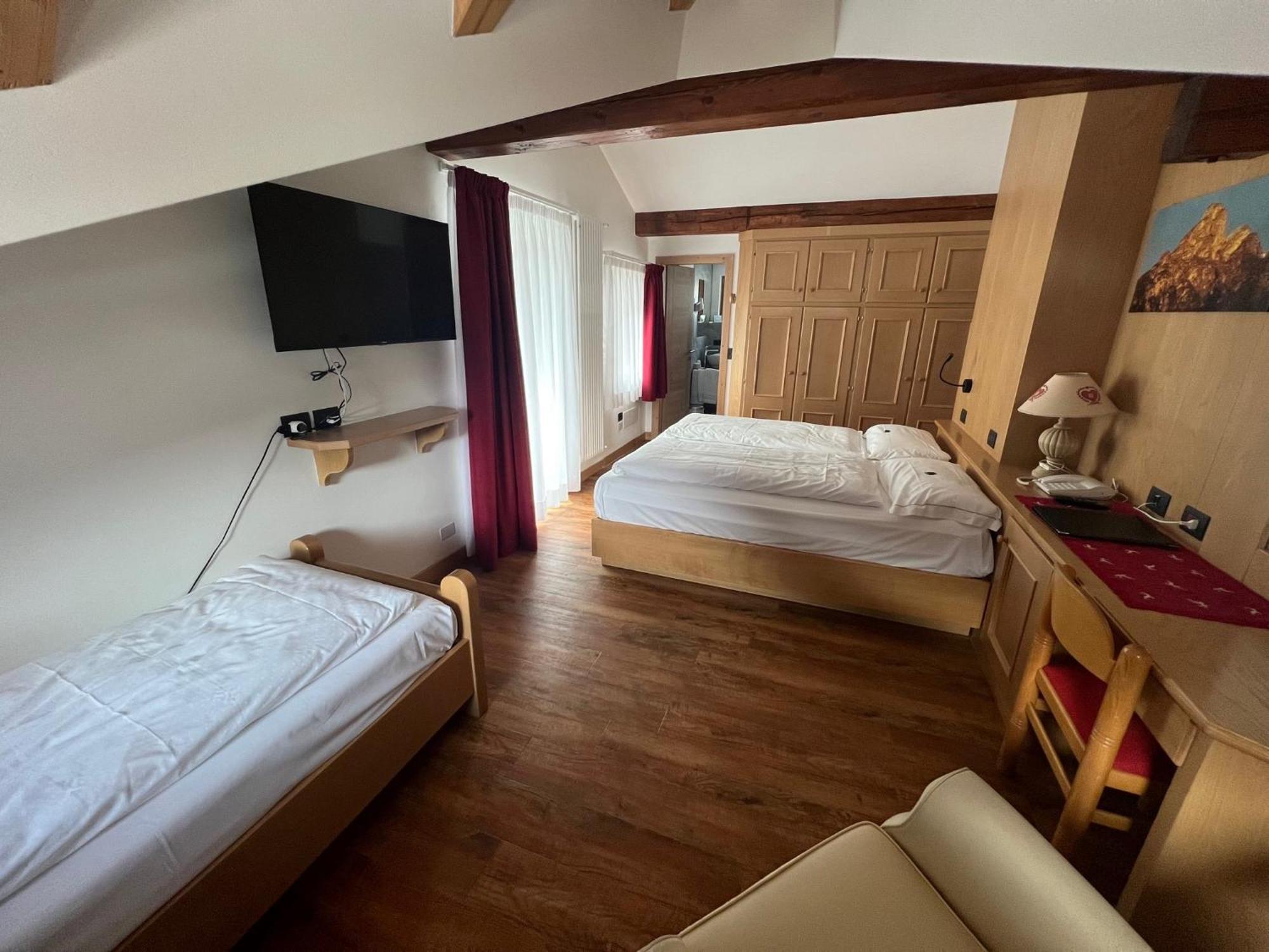 Hotel Piedibosco モエナ エクステリア 写真
